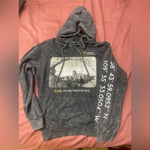 National Geographic Hoodie(Men’s Small)